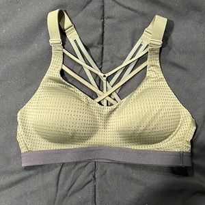 Victoria’s secret Light Weight Sports Bra